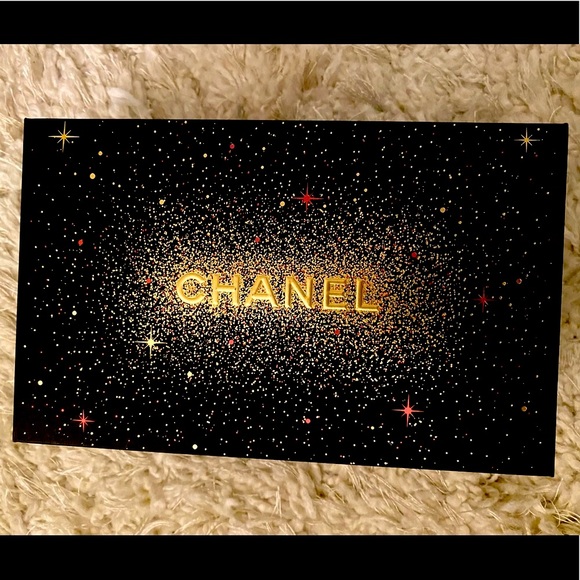 CHANEL Natural Touch Lip and Nail Color Set - Holiday 2021 Limited Edition Gift - Picture 2 of 4